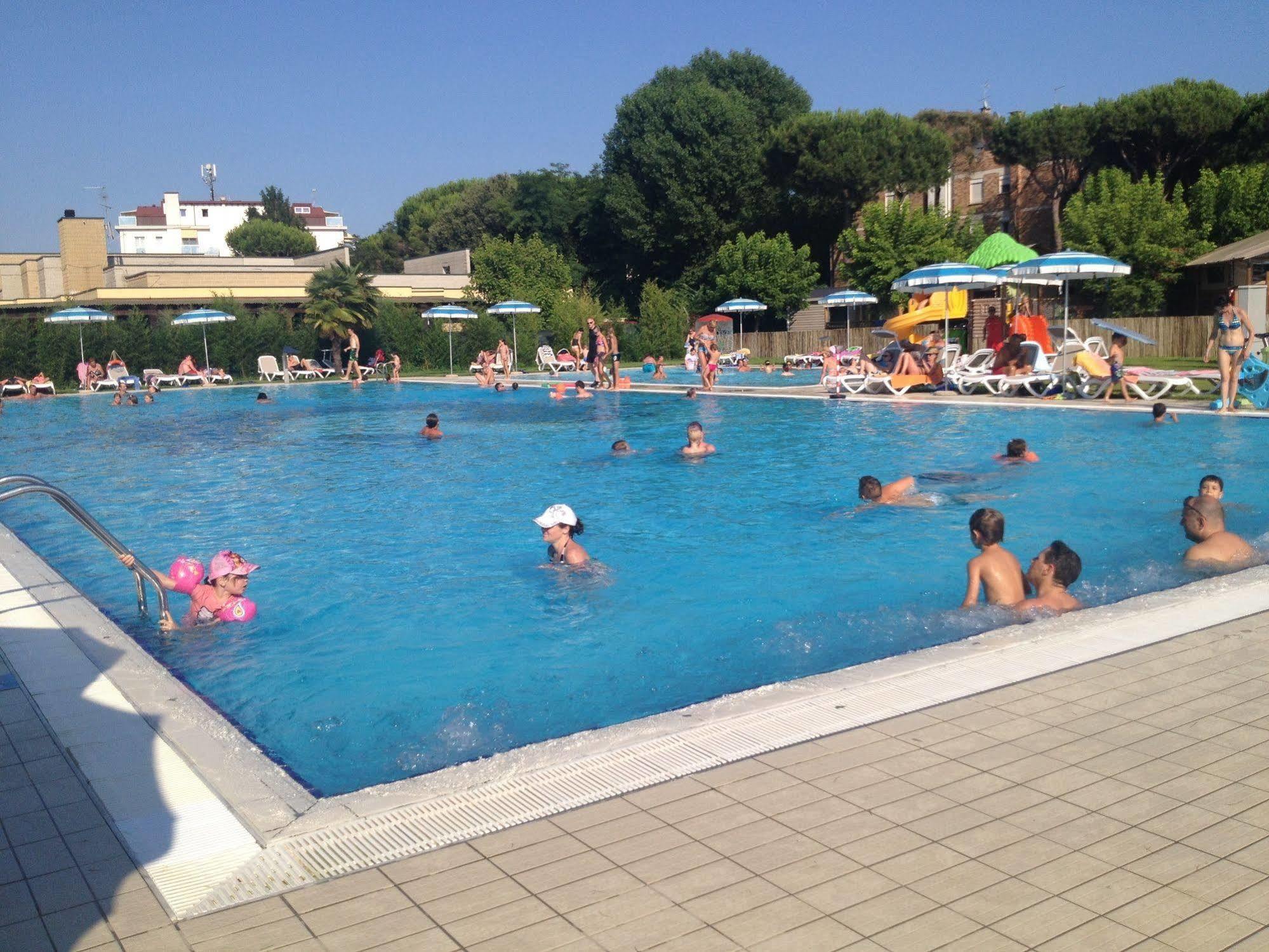 Camping Village Malibu Beach Лідо-ді-Єзоло Екстер'єр фото